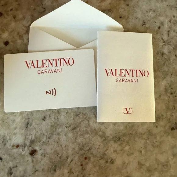 Valentino Garavani Black and Cream Patterned Bucket Hat - Picture 10 of 13